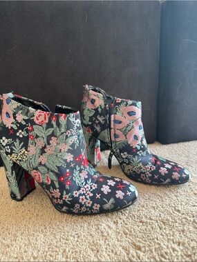 Black Floral Embroidered Ankle Boots - Sam Edelman